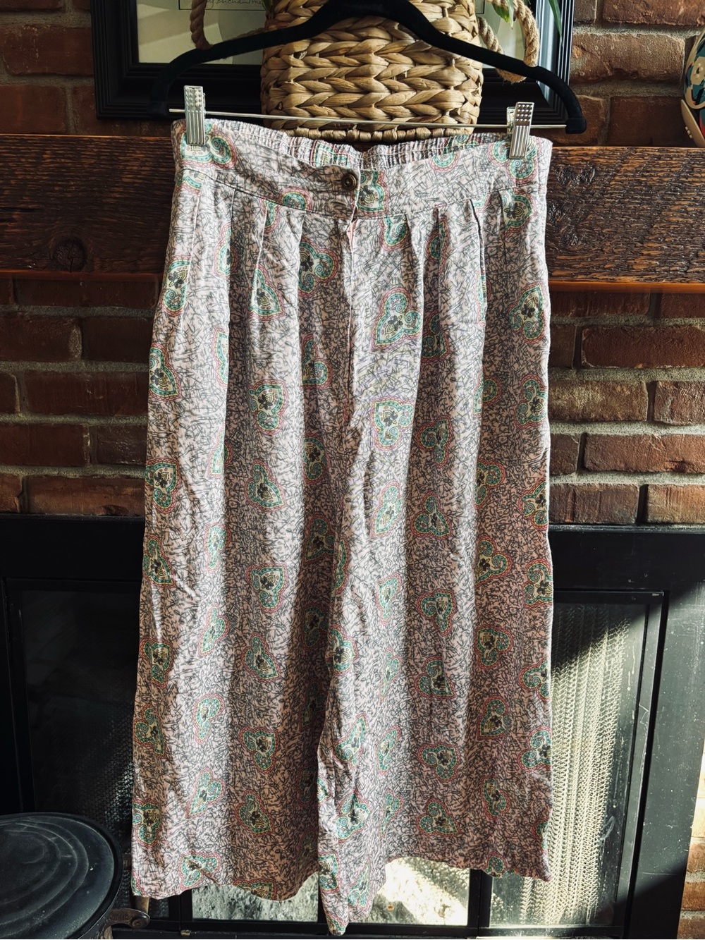 Vintage 80s Lee Winter Pink Paisley Novelty Print Pleated Culottes Gauchos M